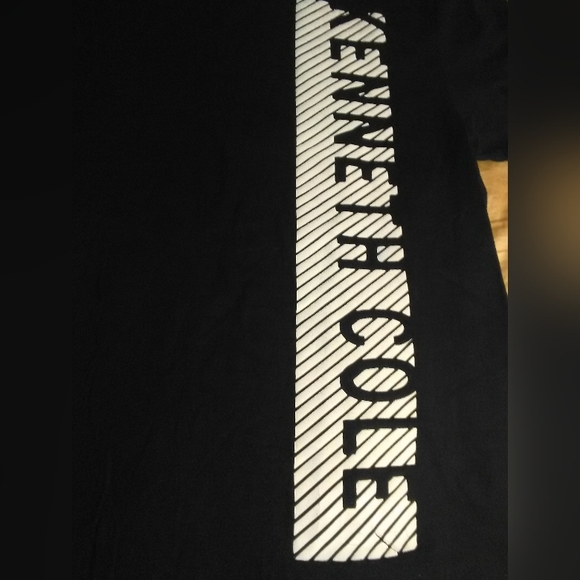 BNWOT T-SHIRT BLACK KENNETH COLE SZ. SM BY REACTION COOL GRAPHIC IN WHITE - Picture 3 of 4